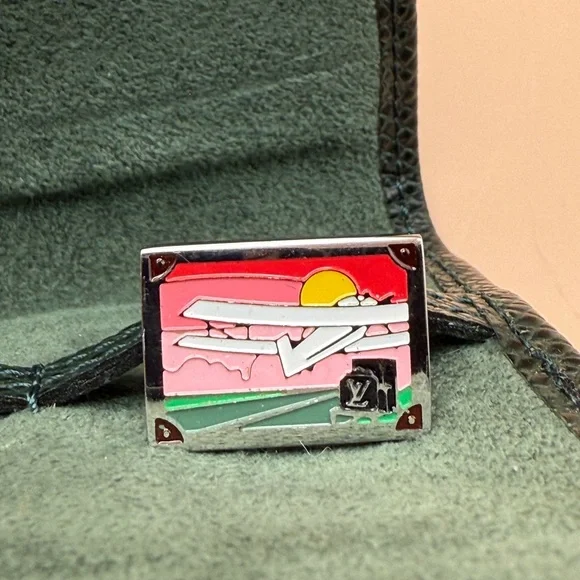 Louis Vuitton airplane cufflinks with a leather case and gift box - Picture 2 of 6